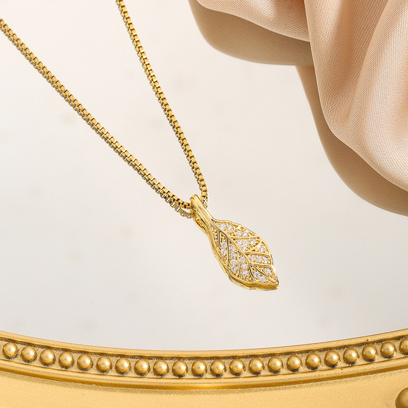 Women Pendant Necklace